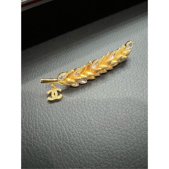 Chanel dangle cc brooch pin - Picture 5 of 6